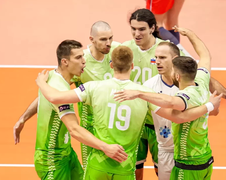 Slovenya, Sırbistan'ı set vermeden geçti