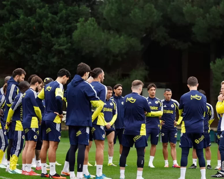 Fenerbahçe, Göztepe maçı hazırlıklarını Dirk Kuyt yönetiminde sürdürdü
