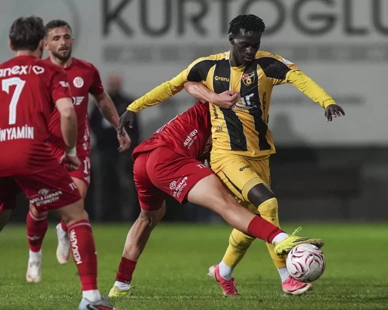 Antalyaspor, İstanbulspor'u deplasmanda geçti