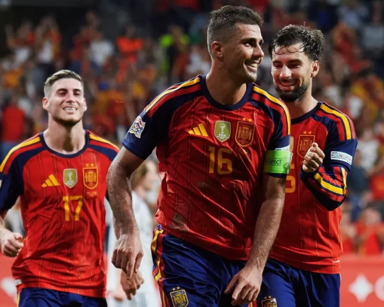 İspanya, Çekya'yı 3 golle geçti