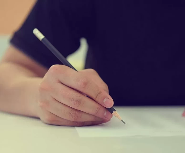 YDS pazar günü 20 farklı dilde yapılacak