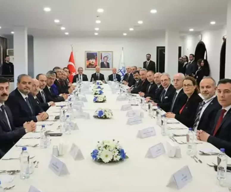 YÖK Başkanı Özvar İzmir'de konuştu: Üniversitelerin projelerini yerinde inceledi!