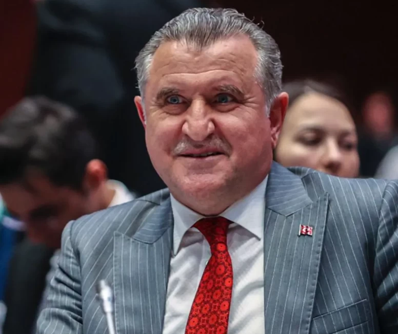 Bakan Bak: Gençleri sporla kötü alışkanlıklardan uzak tutuyoruz