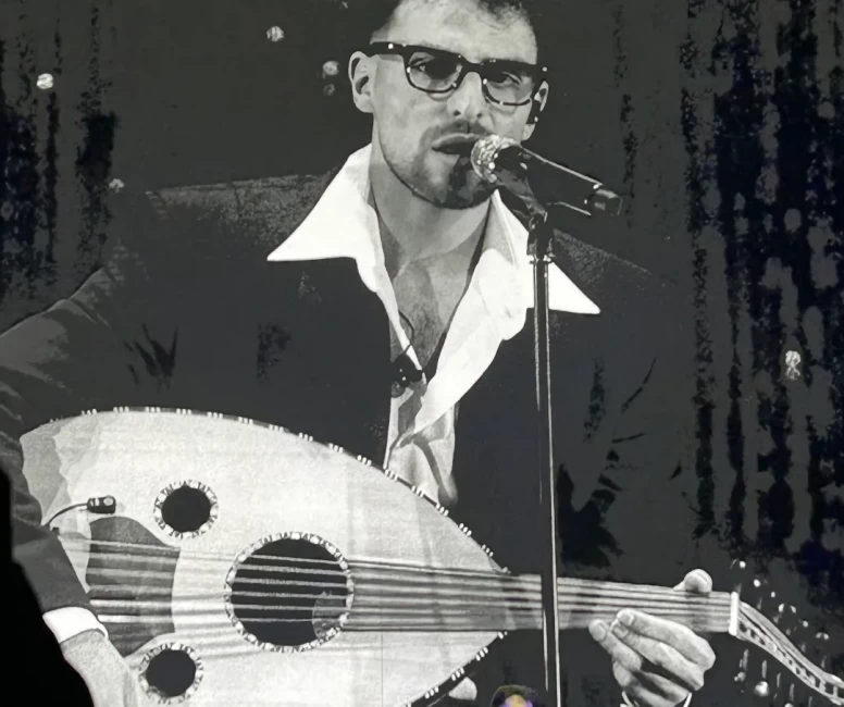 Filistinli şarkıcı Saint Levant, İstanbul konserinde "Özgür Filistin" çağrısı yaptı