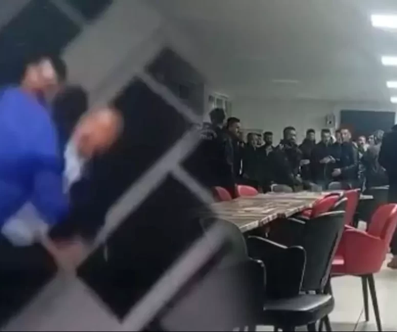 CHP'li belediye başkanı gençleri dövdü