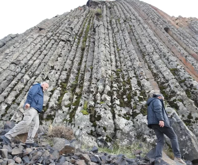 Muş'ta beşgen bazalt kayalıklar ilgi çekiyor