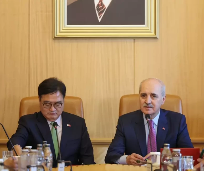 Kurtulmuş: Meclisi toplayıp sıkıyönetime karşı durdunuz