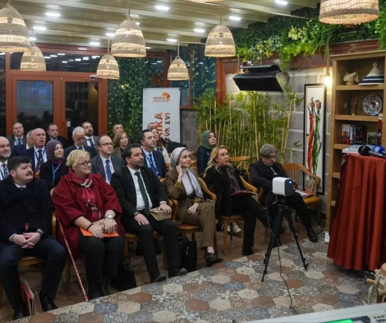 Büyükelçiler Afrika Kültür Evi'ni ziyaret etti