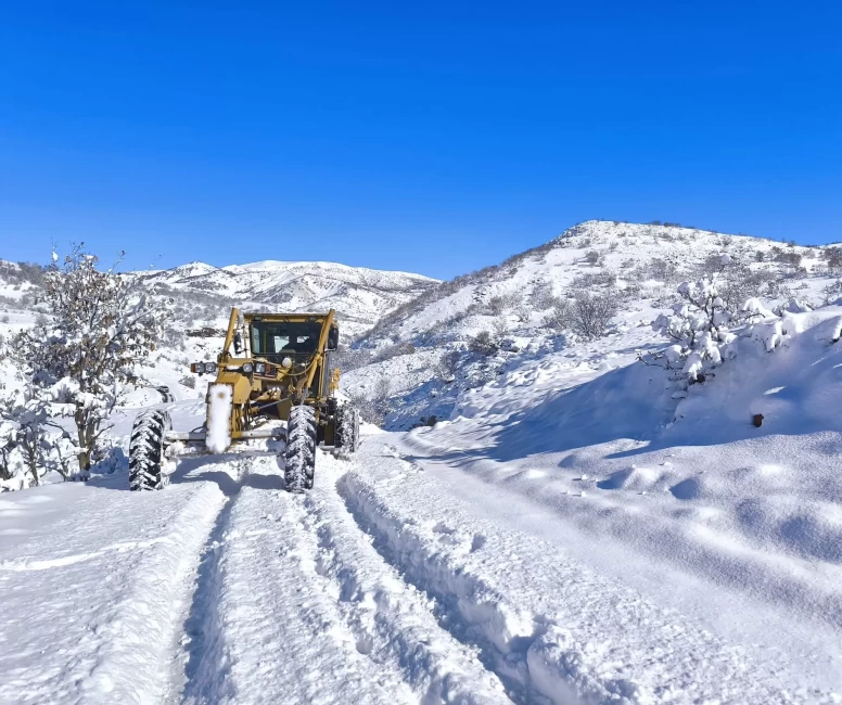 Bingöl’de kar yağışı etkisini artırdı: 96 köy yolu ulaşıma kapandı