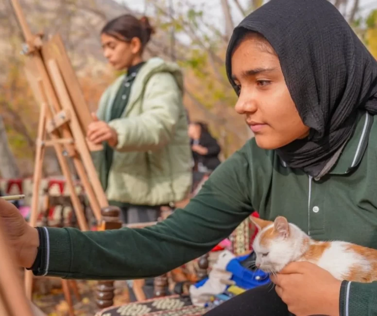 Diyarbakır'da öğrenciler tarihi ve doğayı tuvale taşıyor!