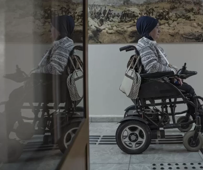 Engel tanımayan azim: 55 yaşında çalışma hayalini gerçekleştiren kadın, başkalarına ışık tutuyor