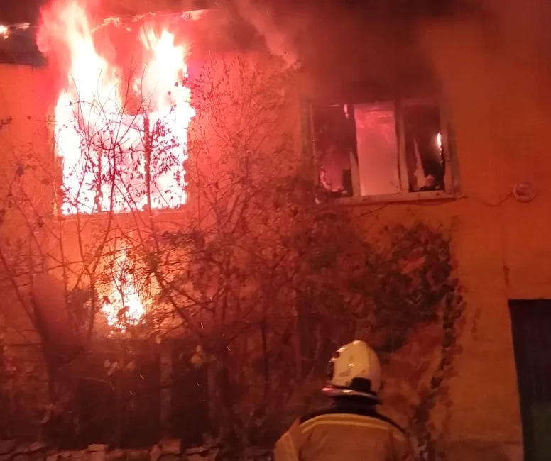 Kütahya’da ahşap evde yangın faciası: Anne hayatını kaybetti, kızı yaralı