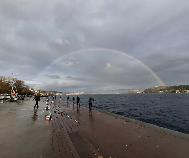 İstanbul Boğazı’nda gökkuşağı sürprizi