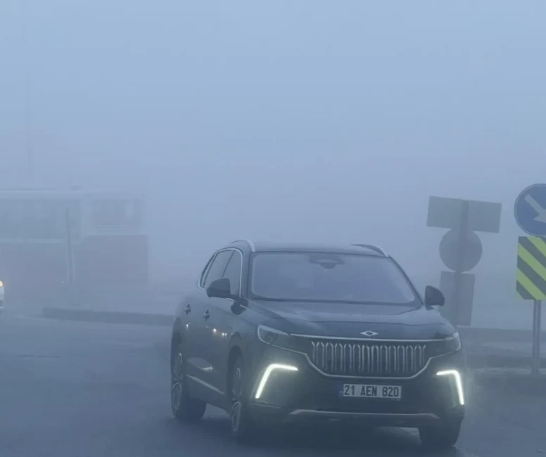 Diyarbakır’da yoğun sis ulaşımı olumsuz etkiledi