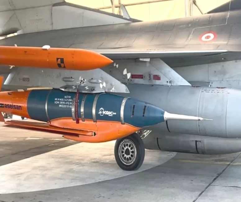 F-16'dan atılan ASELSAN KGK-84 Kanatlı Güdüm Kiti hedefi tam isabetle vurdu