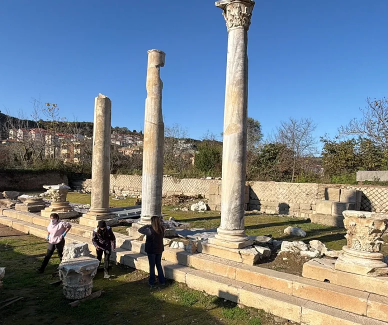 Amasra’nın binlerce yıllık mirası ortaya çıkıyor: 7 Roma sütunu yeniden ayağa kaldırılıyor