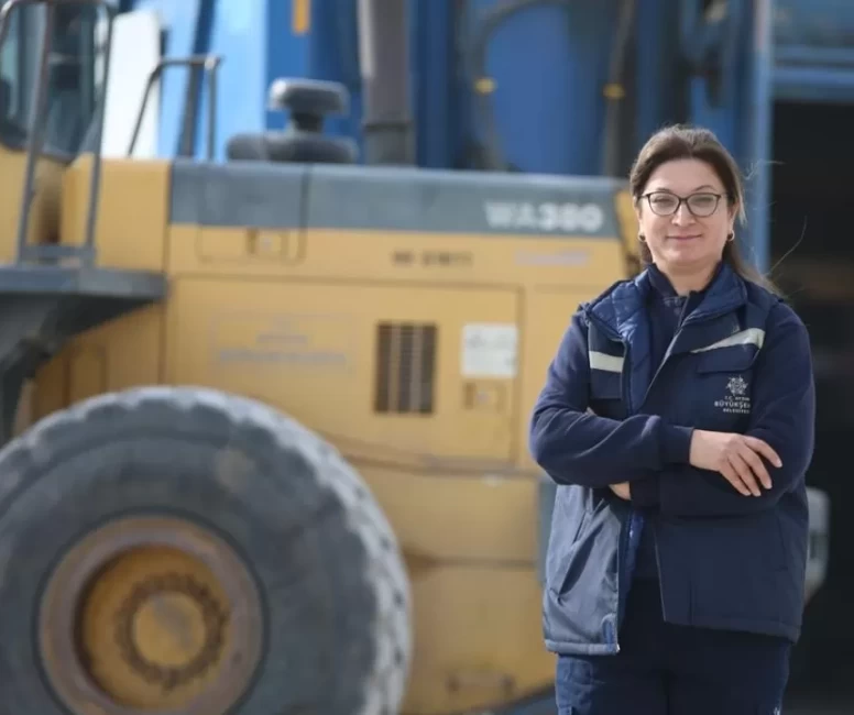 Ailesi karşı çıktı, o pes etmedi: Dozer operatörü olarak hayallerine kavuştu!