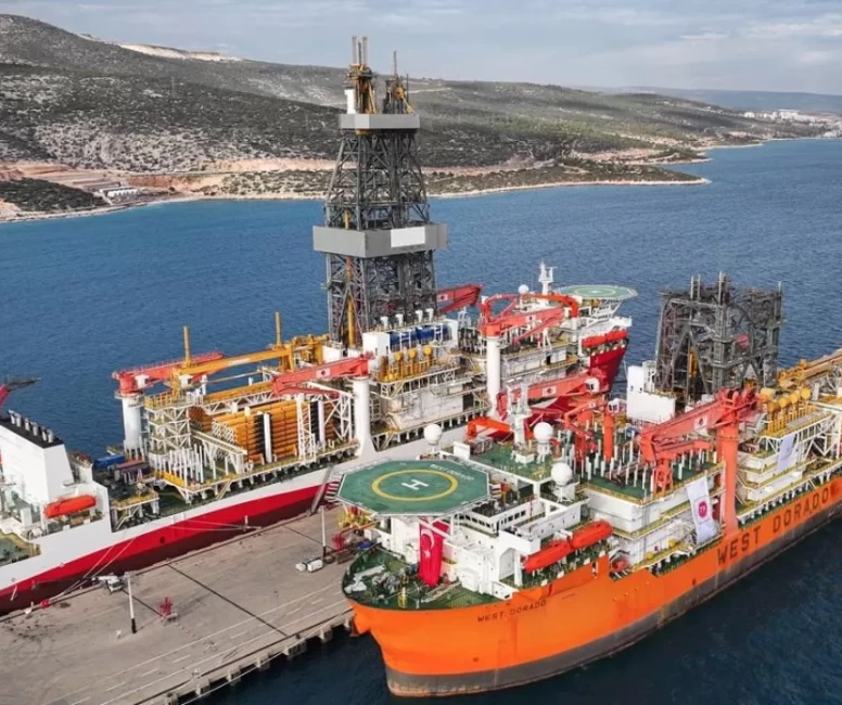 Türkiye'nin yeni sondaj gemileri yan yana