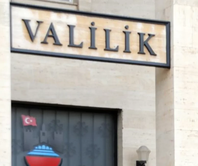 Diyarbakır'da Emniyet Müdürlüğü önüne el yapımı patlayıcı atıldı