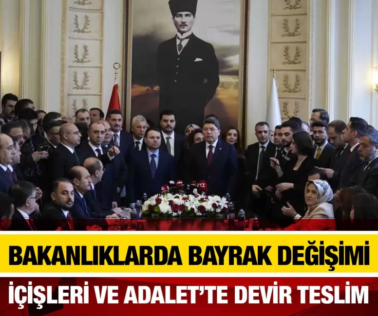 Bakanlıklarda bayrak değişimi