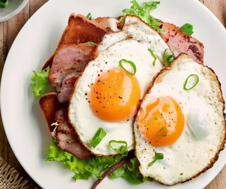 Protein deposu yumurta ve zeytin tabağı