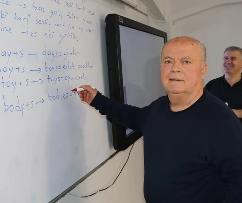 74 yaşındaki dedenin iletişim çabası!