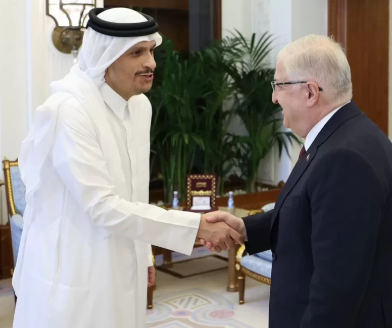 Bakan Güler Doha’da Katar Emiri ile bir araya geldi