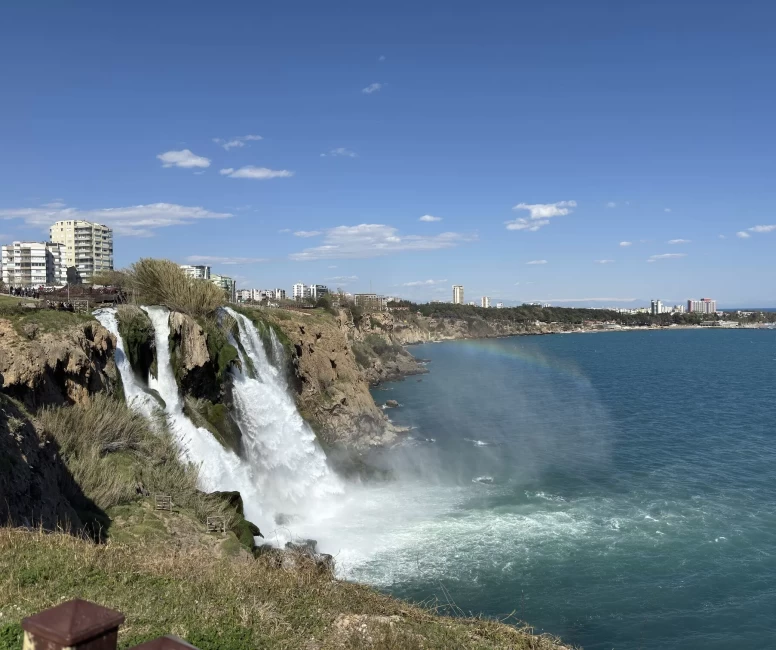 Düden Şelalesi'nde gökkuşağı muhteşem görüntüler sundu!