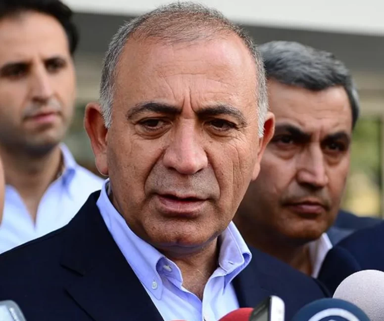 CHP'li o isimden partililere çağrı: Yaşananları şaşkınlıkla izliyorum, içim yanıyor, partinize sahip çıkın!