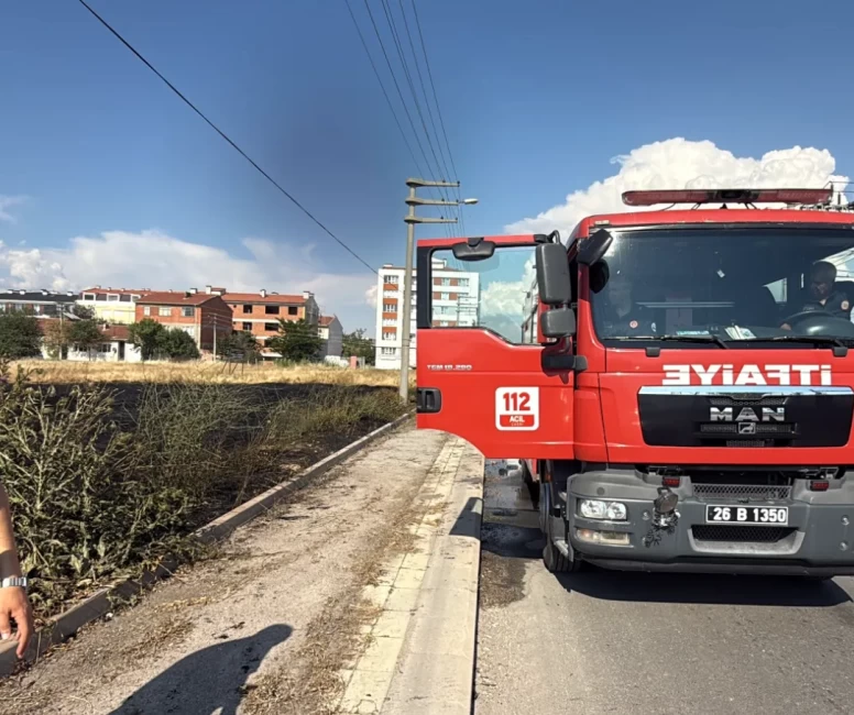 Eskişehir'de YHT hattı yakınında yangın paniği: İtfaiye büyümeden önledi