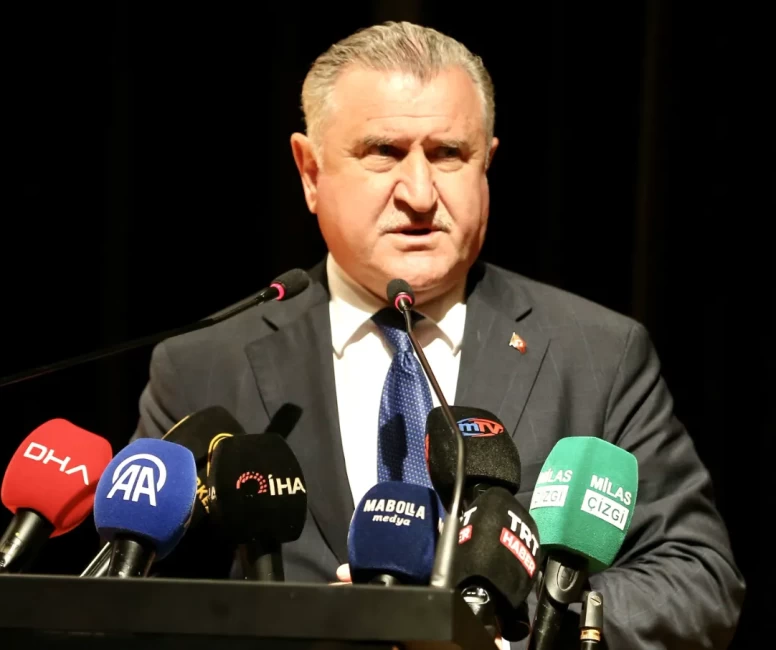 Bakan Bak'tan 'Spor Tesisleri Devrimi' vurgusu: Türkiye dünyada bir ilki başardı