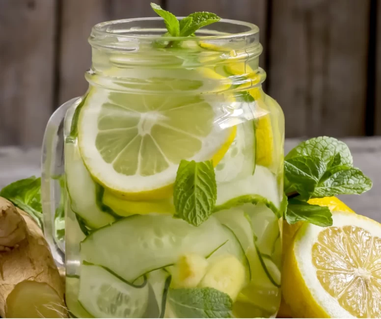 Detoks içecekleri vücudu gerçekten temizler mi?