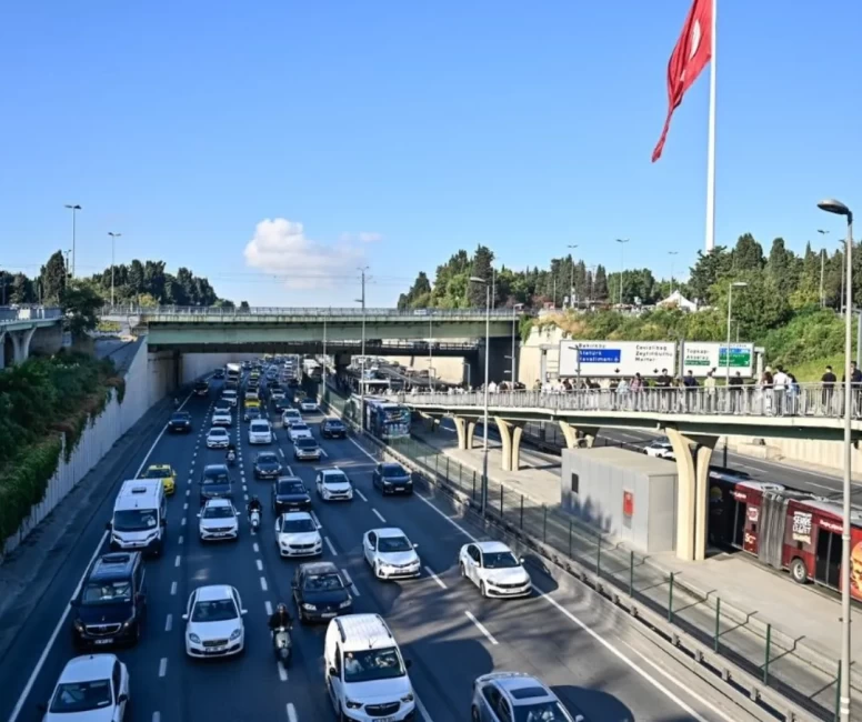 Sabah saatlerinde kent genelinde yoğunluk yüzde 56'ya ulaştı