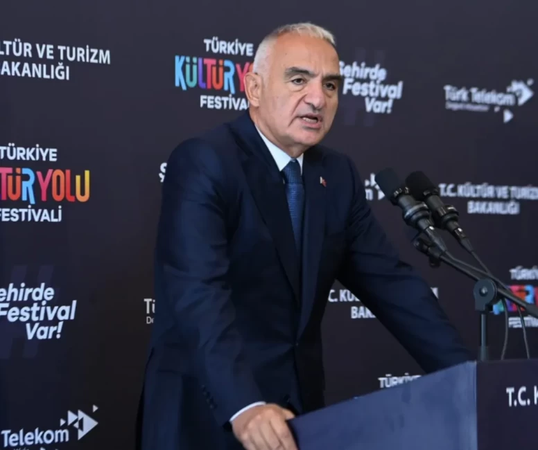 Bakan Ersoy: 'Antalya turizmini 12 aya yayacak yeni bir adım atıyoruz.'