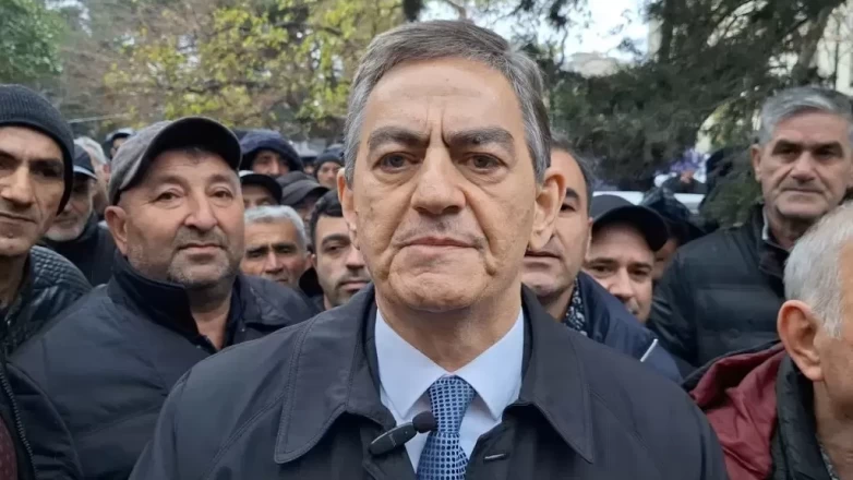 Azerbaycan'da muhalefet lideri gözaltına alındı