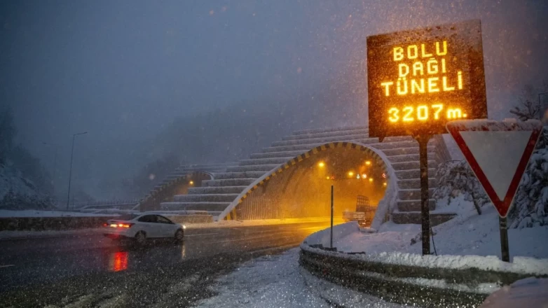 Bolu Dağı’nda kar etkili oluyor: Sürücülere kış lastiği uyarısı