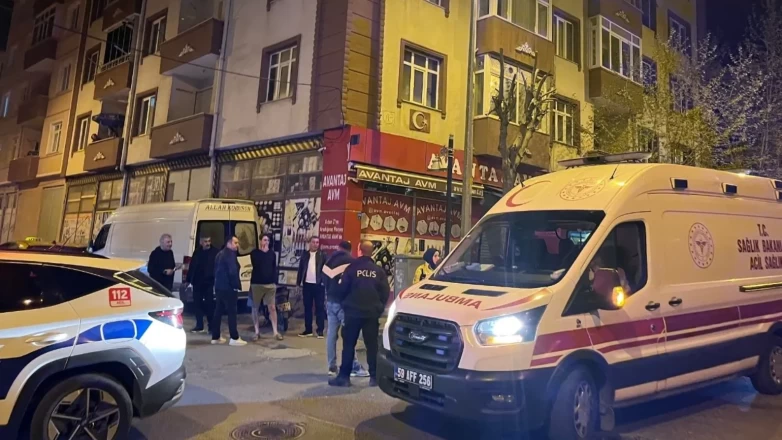 Çorlu’da gece yarısı sokak karıştı! Yol vermeyen taksiye tekme tokat saldırdı