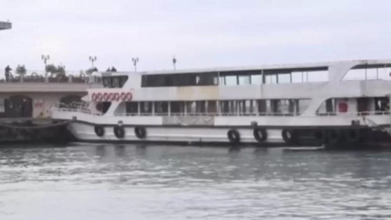 Kadıköy’de yolcu teknesinde yangın!