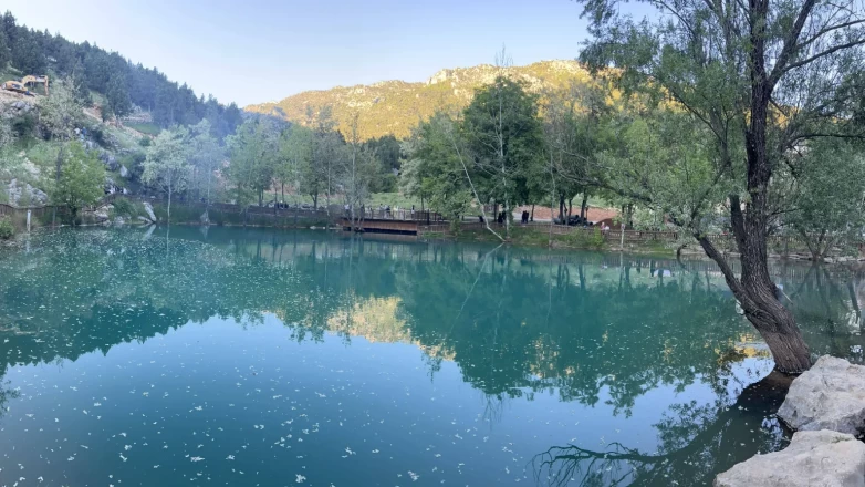 Renginin sırrı çözülemedi! Kahramanmaraş'ın gözdesi Yeşilgöz ziyaretçi akınına uğruyor