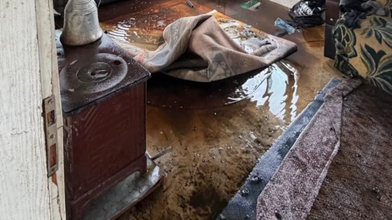 Öz oğlu evi ateşe verip kül etti