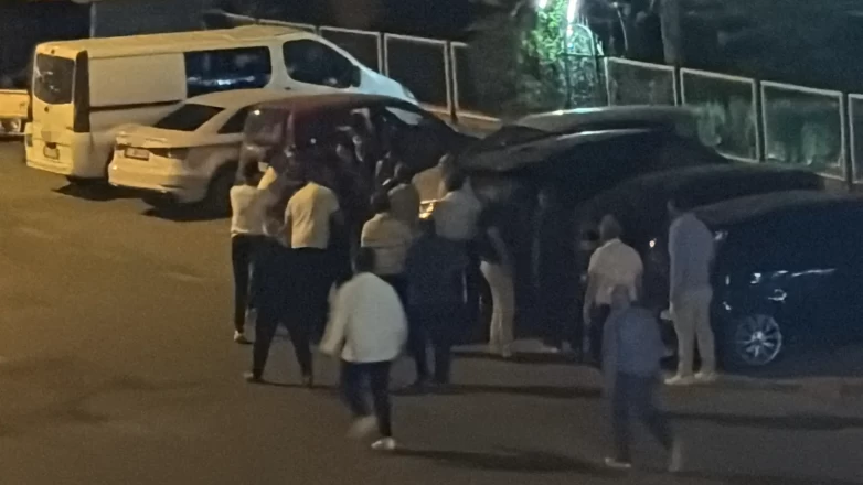 2 grubun kavgasında tekmeler yumruklar konuştu