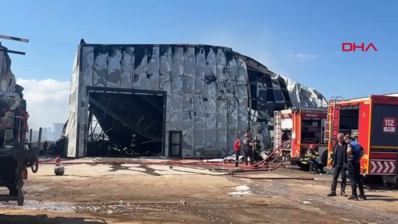 Kocaeli’de kimyevi ürün fabrikası alevlere teslim oldu