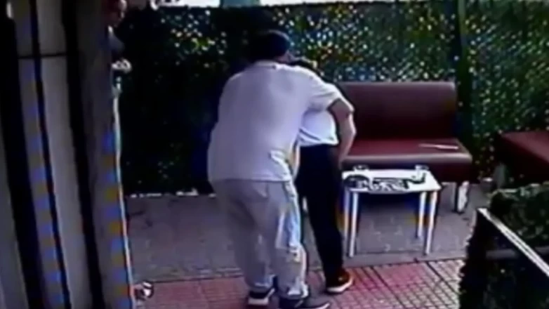 Nefesi kesilen kadını Heimlich manevrası hayata döndürdü