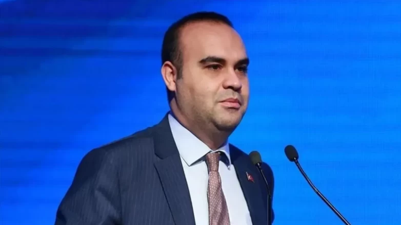 Bakan Kacır ve Selçuk Bayraktar TEKNOFEST yarışma alanını ziyaret etti
