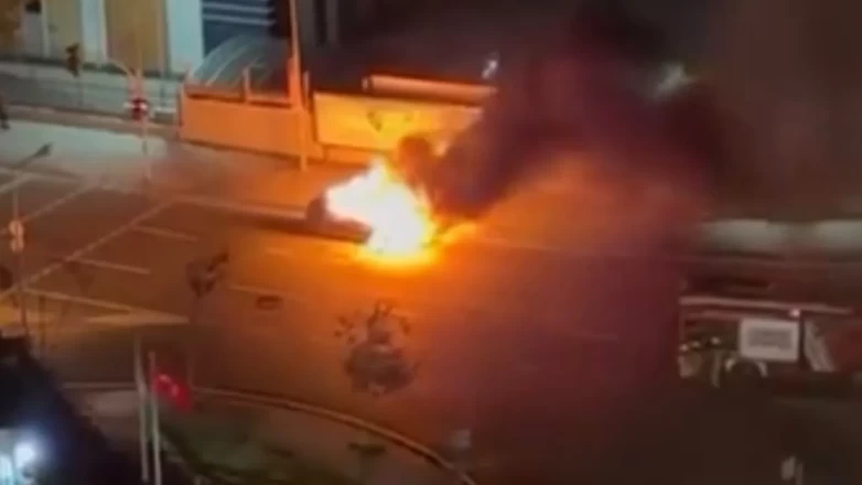 Kağıthane'de seyir halindeki cip alev alev yandı!