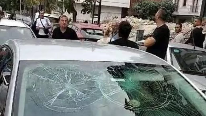 Bekçi okul önünde veliyi ayağından vurdu