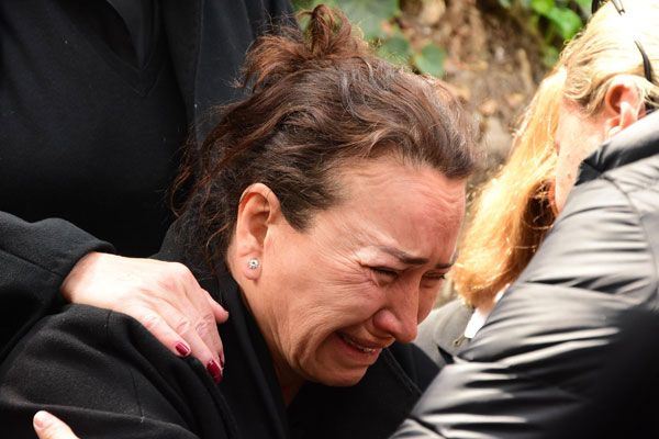 Zafer Çika'nın cenazesinde pes dedirten anlar 8