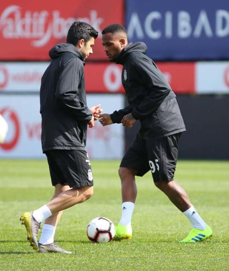 Yumruk yumruğa kavga! Burak Yılmaz... 3