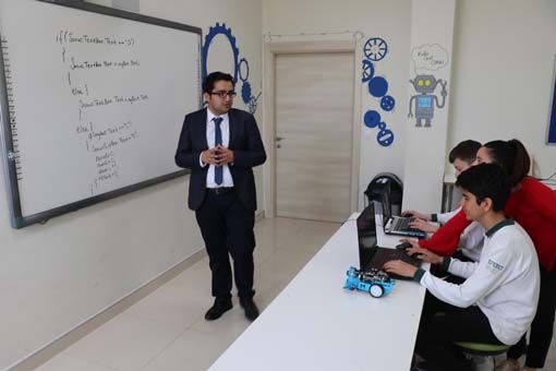 İki ortaokul öğrencisi 6 ayda geliştirdi! Yakında piyasaya sürecekler 7