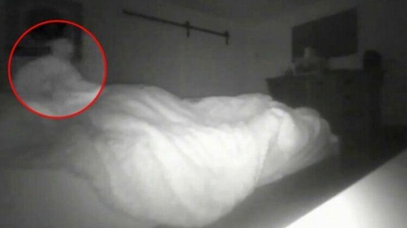 'Yatağımda hayalet var' diyordu, dehşete düşürdü 1